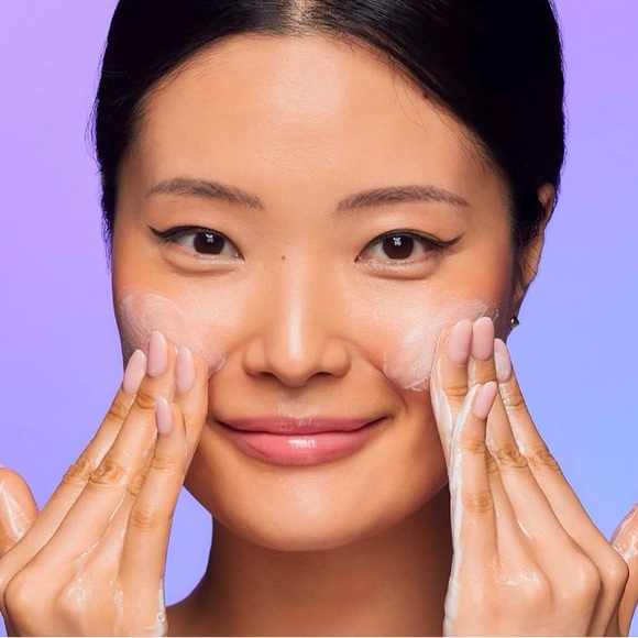 LANEIGE Water Bank Cleansing Foam - Picture 6 of 7